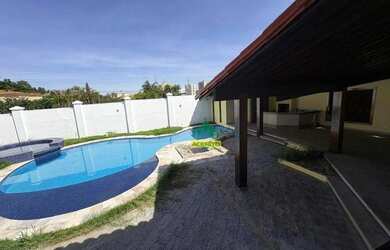 Imagem: A casa possui 4 Dormitórios, 5 Banheiros, 5 Vagas na garagem