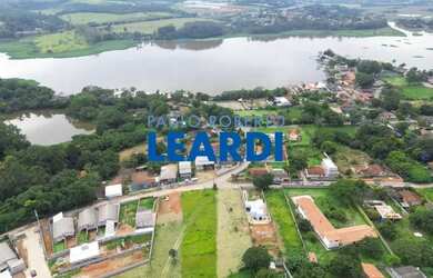 Imagem: O terreno possui 980m² de Área e está localizado em Jardim