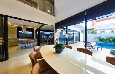 Imagem: A casa em condomínio possui 3 Dormitórios, 3 Banheiros, 430m²