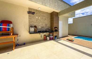 Imagem: A casa em condomínio possui 3 Dormitórios, 3 Banheiros, 4