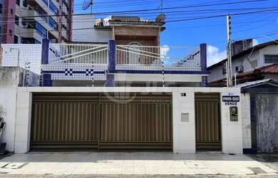 Imagem: A casa possui 4 Dormitórios, 5 Banheiros, 3 Vagas na garagem