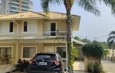 Imagem: A casa em condomínio possui 3 Dormitórios, 3 Banheiros, 2