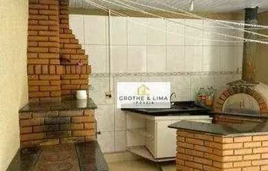 Imagem: A casa possui 4 Dormitórios, 4 Banheiros, 2 Vagas na garagem