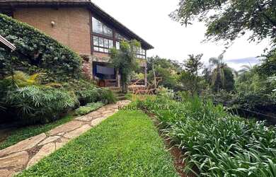 Imagem: A casa em condomínio possui 4 Dormitórios, 5 Banheiros, 2