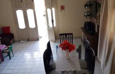 Imagem: A casa possui 4 Dormitórios, 4 Banheiros, 3 Vagas na garagem