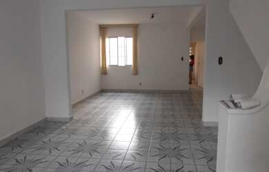 Imagem: A casa possui 3 Dormitórios, 2 Banheiros, 150m² de Área e