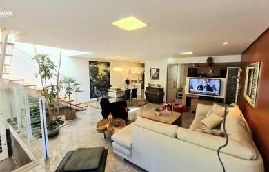 Imagem: A casa possui 3 Dormitórios, 4 Banheiros, 3 Vagas na garagem