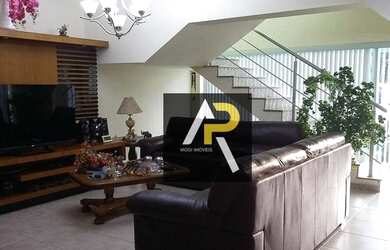 Imagem: A casa possui 4 Dormitórios, 4 Banheiros, 5 Vagas na garagem