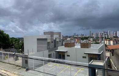 Imagem: A casa possui 3 Dormitórios, 2 Banheiros, 1 Vaga na garagem