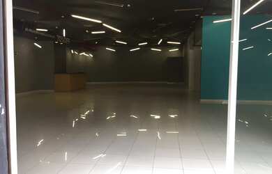 Imagem 2: Loja amplo vão livre, alto padrão c/ 5 vagas de frente p/ a avenida....