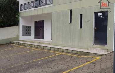 Imagem: O depósito possui 4 Vagas na garagem, 30m² de Área e está