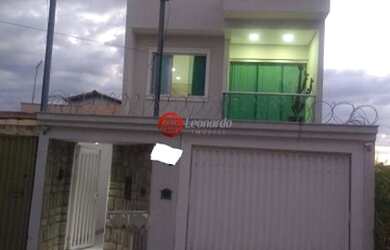 Imagem: A casa possui 3 Dormitórios, 1 Banheiro, 3 Vagas na garagem