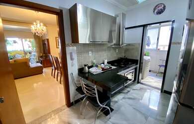 Imagem: O apartamento possui 3 Dormitórios, 2 Banheiros, 2 Vagas na