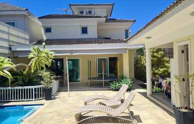 Imagem: A casa possui 3 Dormitórios, 4 Banheiros, 3 Vagas na garagem