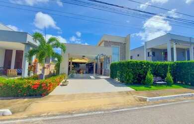 Imagem: A casa possui 4 Dormitórios, 5 Banheiros, 4 Vagas na garagem