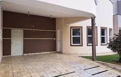 Imagem: A casa em condomínio possui 3 Dormitórios, 2 Banheiros, 4