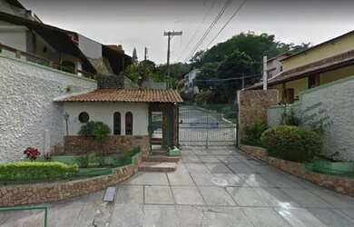 Imagem: A casa possui 1 Dormitório, 1 Banheiro, 1 Vaga na garagem