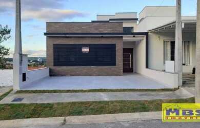 Imagem: A casa em condomínio possui 3 Dormitórios, 2 Banheiros, 2