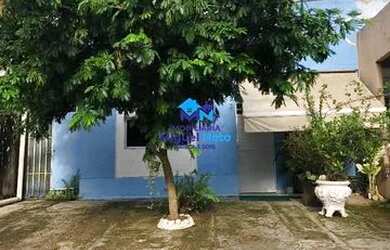 Imagem: A casa possui 3 Dormitórios, 2 Banheiros, 2 Vagas na garagem