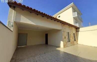 Imagem: A casa possui 3 Dormitórios, 3 Banheiros, 4 Vagas na garagem