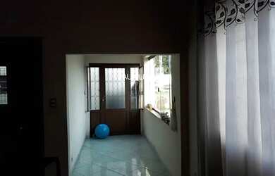 Imagem: A casa possui 2 Dormitórios, 2 Banheiros, 1 Vaga na garagem