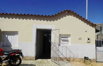 Imagem: A casa possui 4 Dormitórios, 1 Banheiro, 198m² de Área e