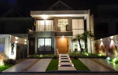 Imagem: A casa em condomínio possui 4 Dormitórios, 5 Banheiros, 2