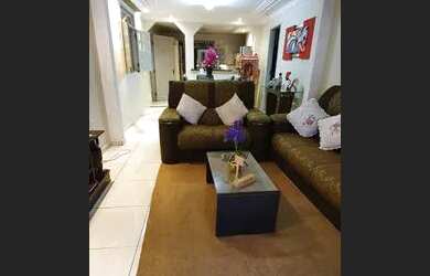 Imagem: A casa possui 2 Dormitórios, 2 Banheiros, 2 Vagas na garagem