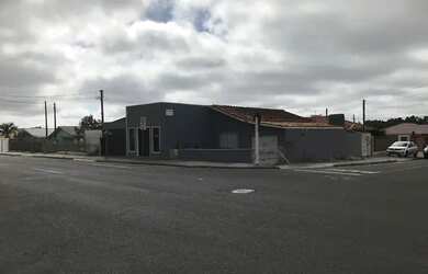 Imagem: A casa possui 2 Dormitórios, 4 Banheiros, 2 Vagas na garagem