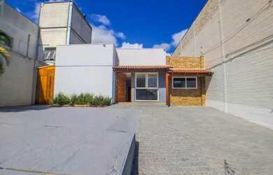 Imagem: A casa possui 4 Dormitórios, 3 Banheiros, 171m² de Área