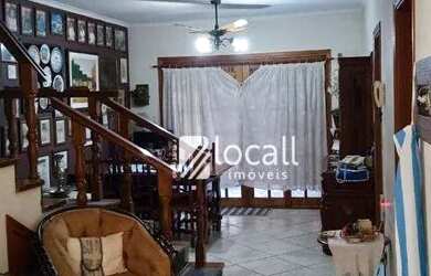 Imagem: A casa possui 3 Dormitórios, 4 Banheiros, 3 Vagas na garagem