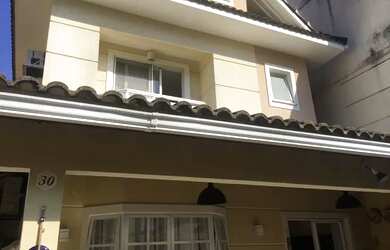 Imagem: A casa em condomínio possui 4 Dormitórios, 5 Banheiros, 3