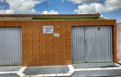 Imagem: A casa possui 3 Dormitórios, 3 Banheiros, 2 Vagas na garagem