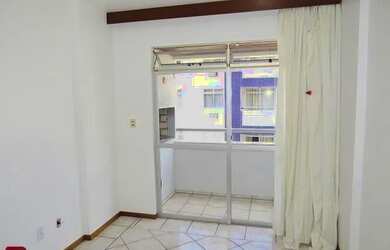 Imagem: O apartamento possui 1 Dormitório, 1 Banheiro, 1 Vaga na garagem