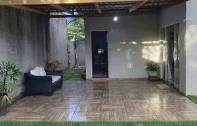 Imagem: A casa possui 2 Dormitórios, 1 Banheiro, 2 Vagas na garagem