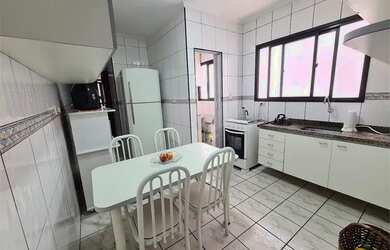 Imagem: O apartamento possui 1 Dormitório, 1 Banheiro, 1 Vaga na garagem