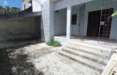 Imagem: A casa possui 2 Dormitórios, 2 Banheiros, 1 Vaga na garagem