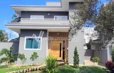 Imagem: A casa em condomínio possui 4 Dormitórios, 3 Banheiros, 2