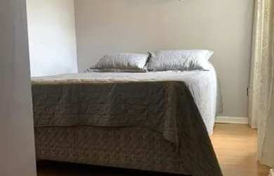 Imagem: A casa possui 3 Dormitórios, 2 Banheiros, 1 Vaga na garagem