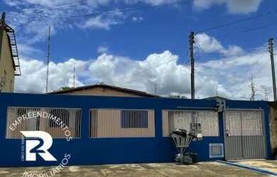 Imagem: A casa possui 5 Dormitórios, 3 Banheiros, 3 Vagas na garagem