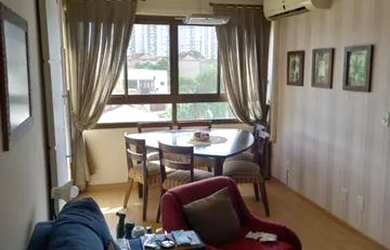 Imagem: O apartamento possui 2 Dormitórios, 1 Banheiro, 2 Vagas na