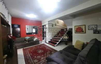 Imagem: A casa possui 2 Dormitórios, 2 Banheiros, 2 Vagas na garagem