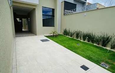 Imagem: A casa possui 3 Dormitórios, 1 Banheiro e está localizado