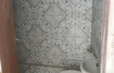 Imagem: A casa possui 1 Dormitório, 1 Banheiro, 1 Vaga na garagem e