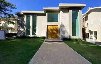 Imagem: A casa em condomínio possui 5 Dormitórios, 5 Banheiros, 5