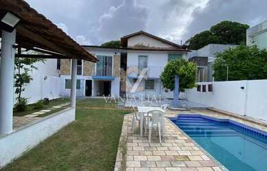 Imagem: A casa possui 5 Dormitórios, 5 Banheiros, 2 Vagas na garagem