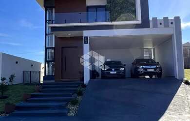 Imagem: A casa em condomínio possui 3 Dormitórios, 3 Banheiros, 2