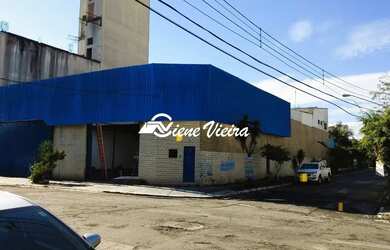 Imagem: O depósito possui 4 Vagas na garagem, 800m² de Área e está