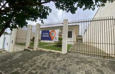 Imagem: A casa possui 3 Dormitórios, 3 Banheiros, 2 Vagas na garagem