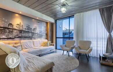 Imagem: A casa possui 3 Dormitórios, 5 Banheiros, 4 Vagas na garagem